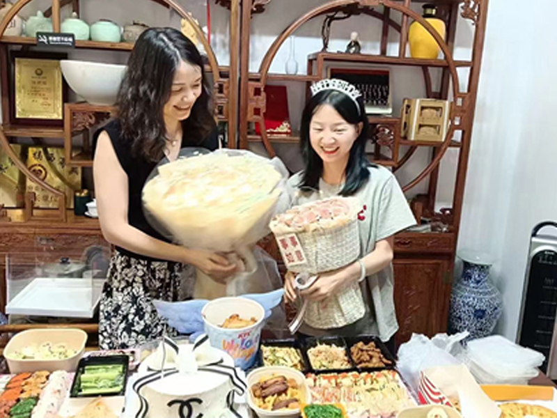 免费午夜视频