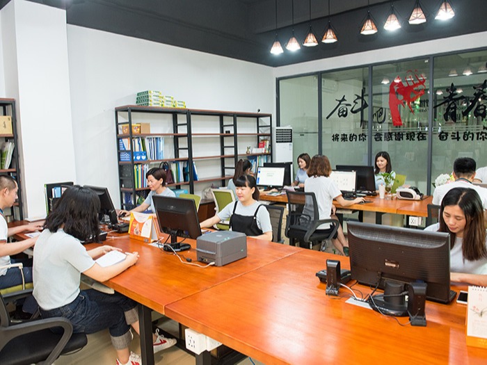 午夜免费激情视频-办公室展示